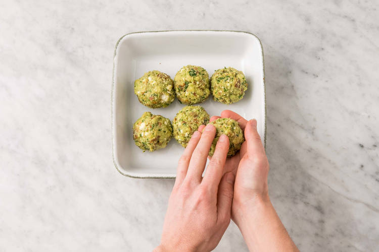 LAUGENKNÖDEL BACKEN