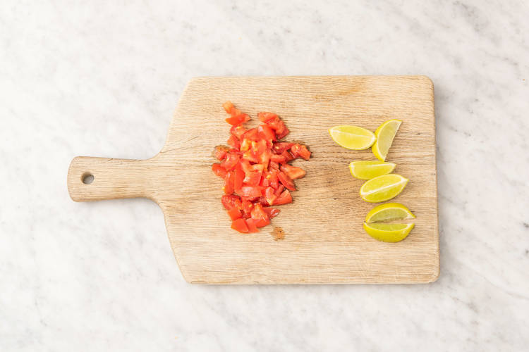 Couper le citron et la tomate