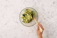 Préparer la salade de courgette