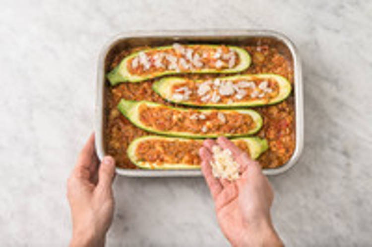 Enfourner les courgettes