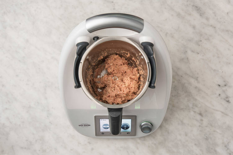 FÜR DIE FLEISCHBÄLLCHEN