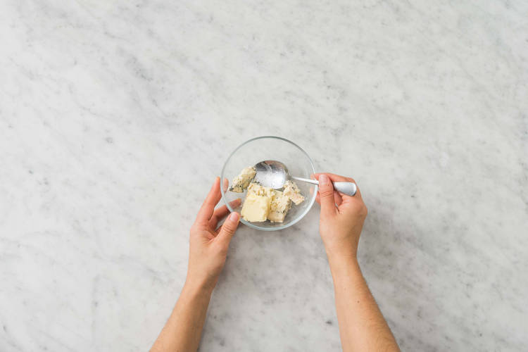 Préparer le beurre au bleu