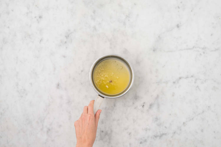 Préparer la sauce à l’ail