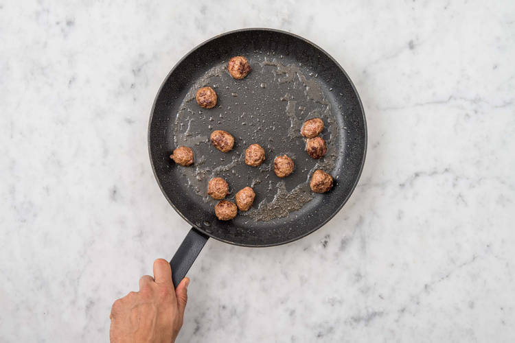 Cuire les boulettes de viande