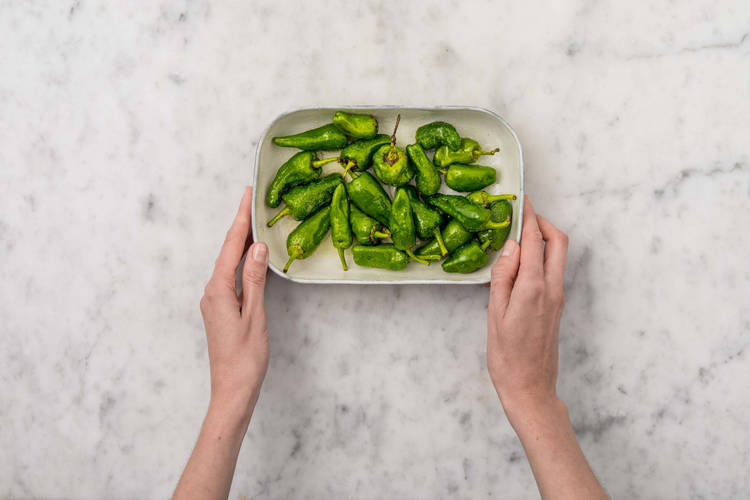 Pimientos de padrón würzen