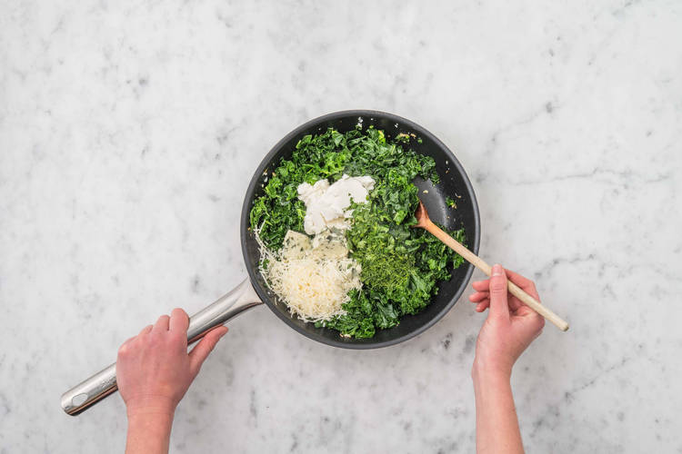 Préparer la sauce aux 3 fromages