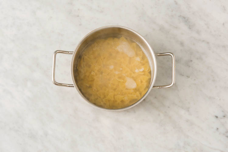 Cook the spaghetti