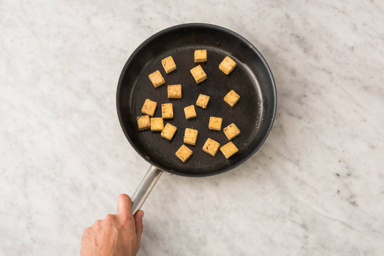 Fry the tofu