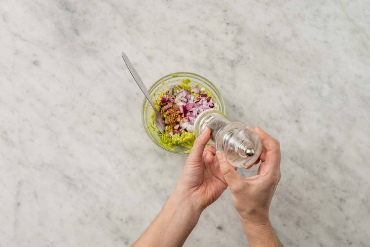 Faire le guacamole