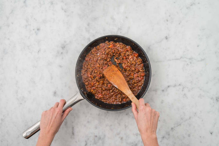 Faire cuire la sauce et les pâtes