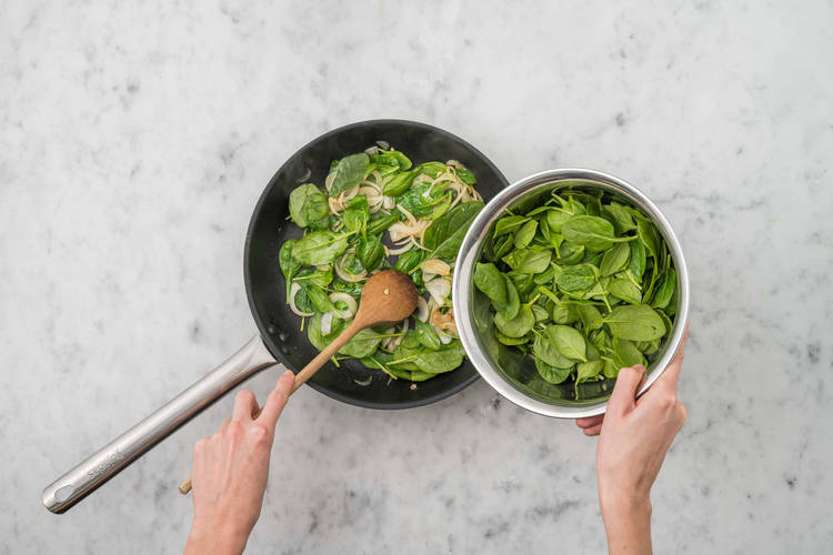Commencer les épinards à la crème