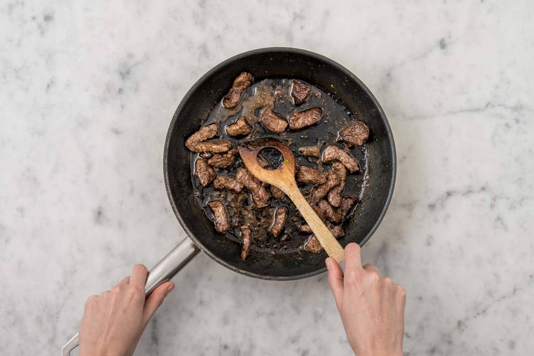 Cuire les émincés de bœuf