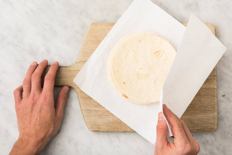 Warm TORTILLAS AND MAKE CREMA