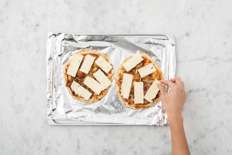 Assembler les mini pizzas