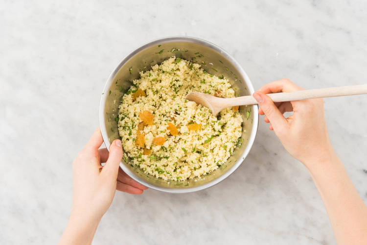 Mélanger la semoule