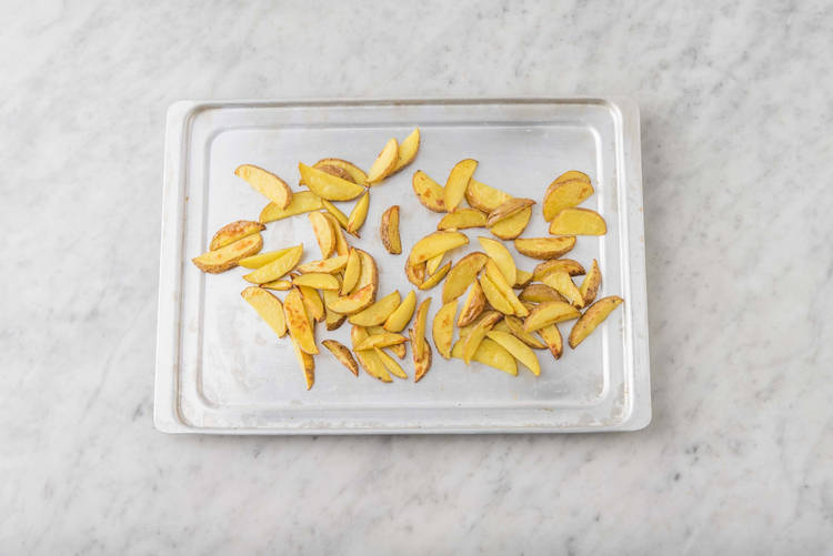 Faire rôtir les quartiers de pommes de terre