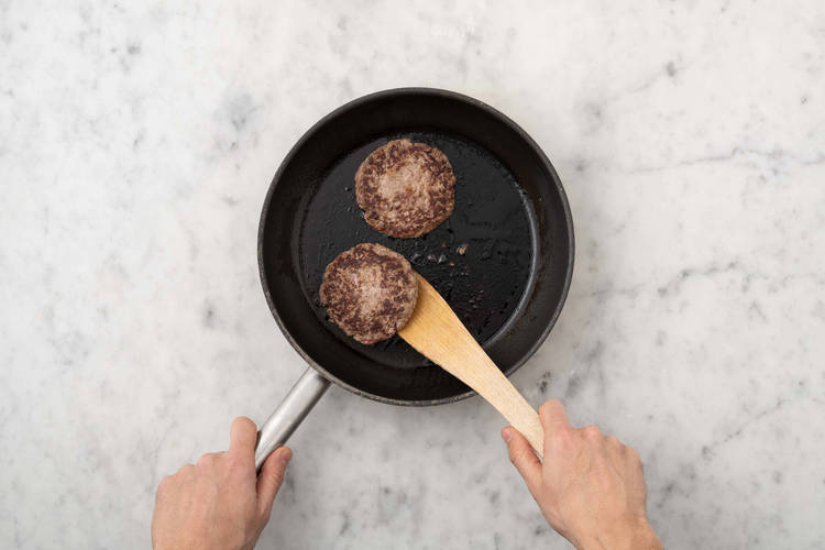 Cuire le steak haché