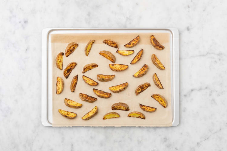 Faire rôtir les pommes de terre et préparer