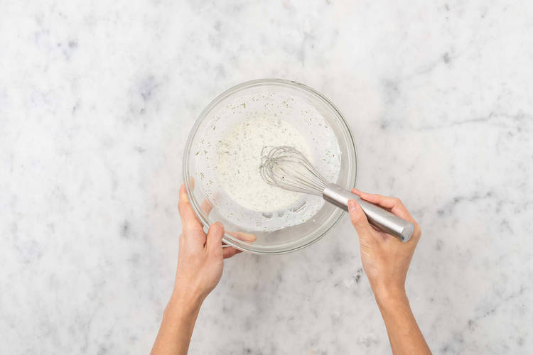 Préparer la sauce ranch