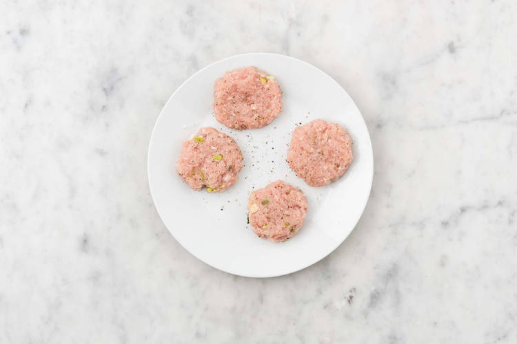 Préparer les galettes de dinde au gingembre