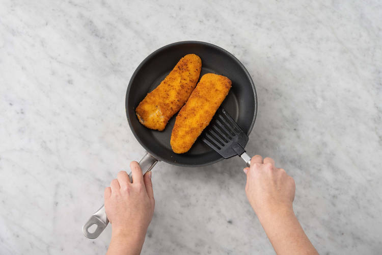 Cuire le schnitzel de poisson