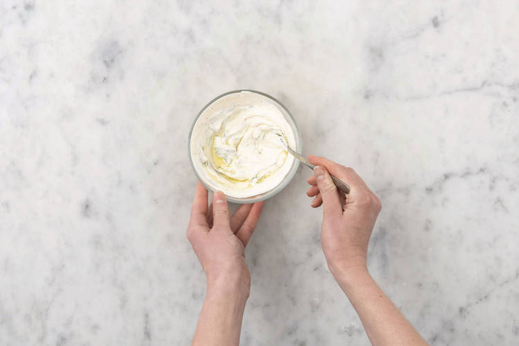 Make the mint yoghurt
