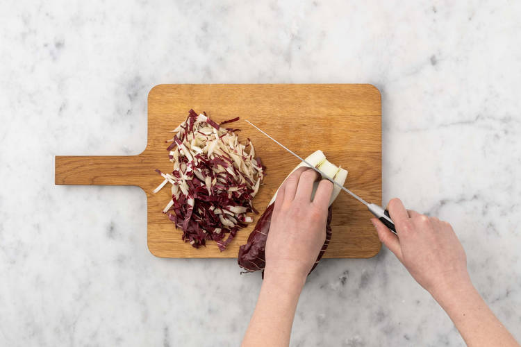 Couper l'endive rouge