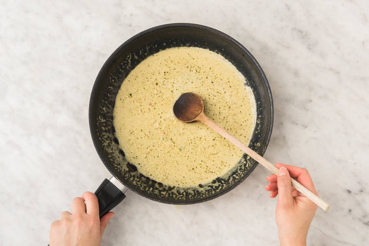 Préparer la sauce au pesto