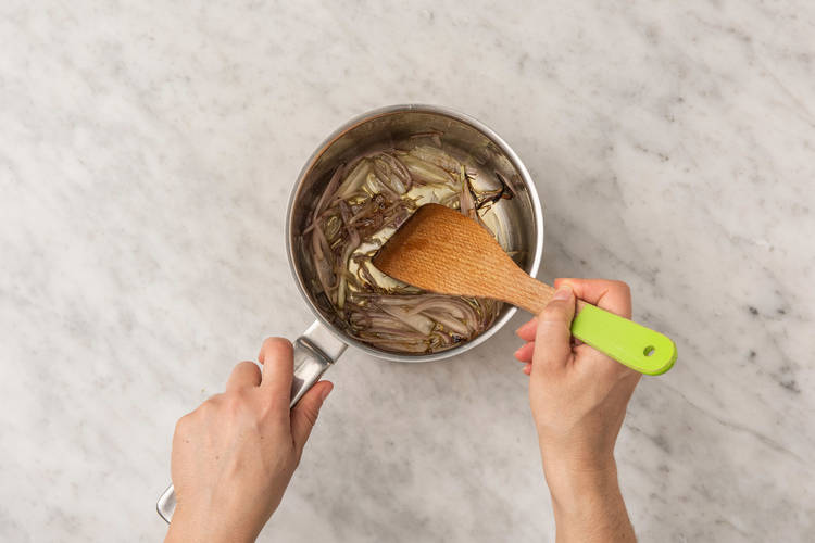 Faire caraméliser les oignons