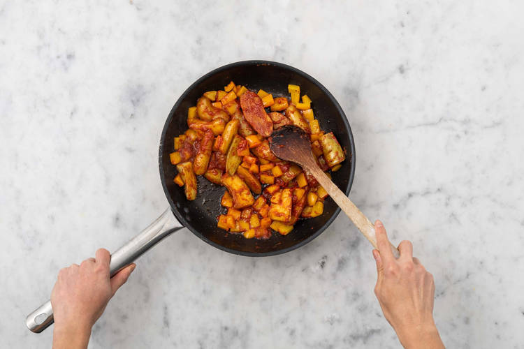 Préparer les patatas à  la harissa