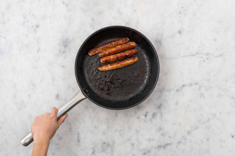 Cuire les saucisses