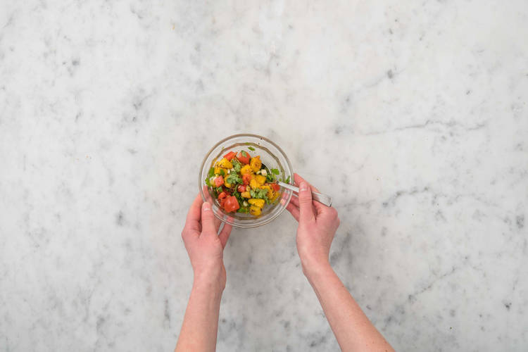 Préparer la salsa d’ananas