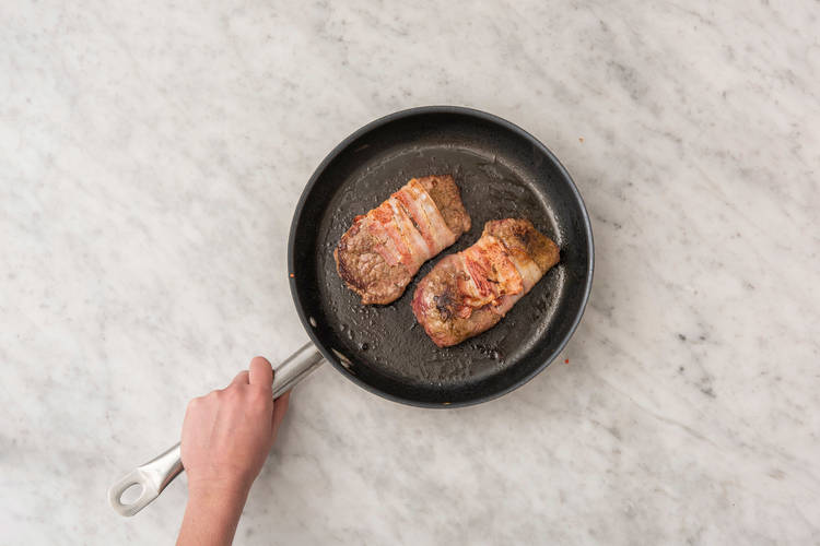 Faire cuire les steaks