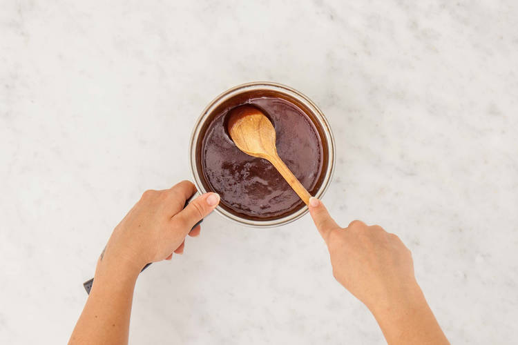 Préparer la sauce BBQ aux bleuets