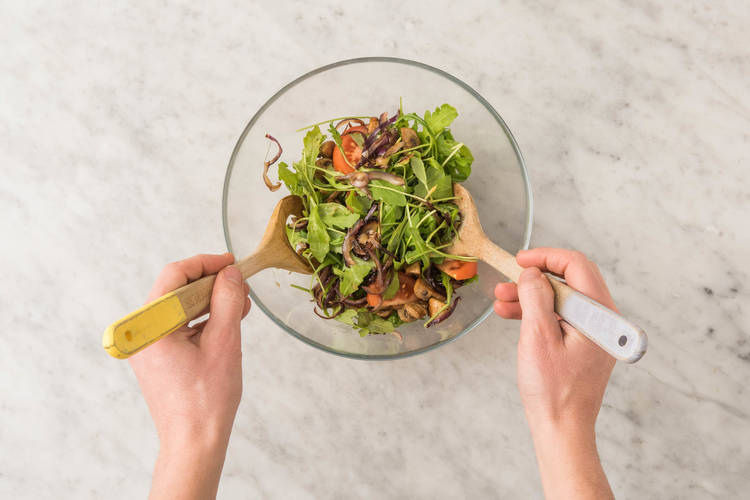 Mélanger la salade