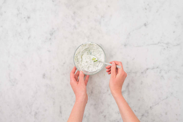 Munt-yoghurtsaus maken