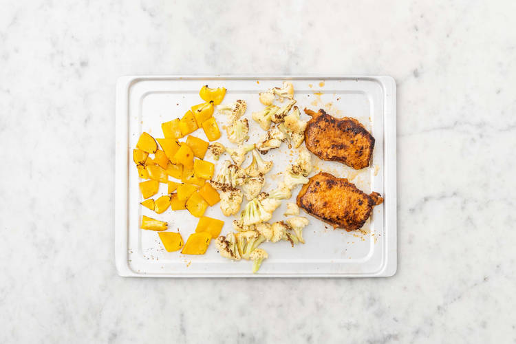 Faire rôtir le porc et les légumes