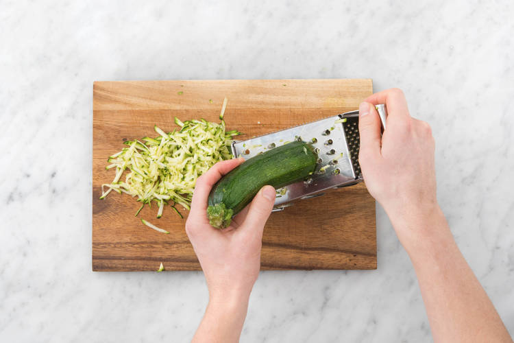 Râper la courgette
