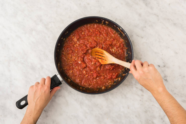 Tomatensauce kochen