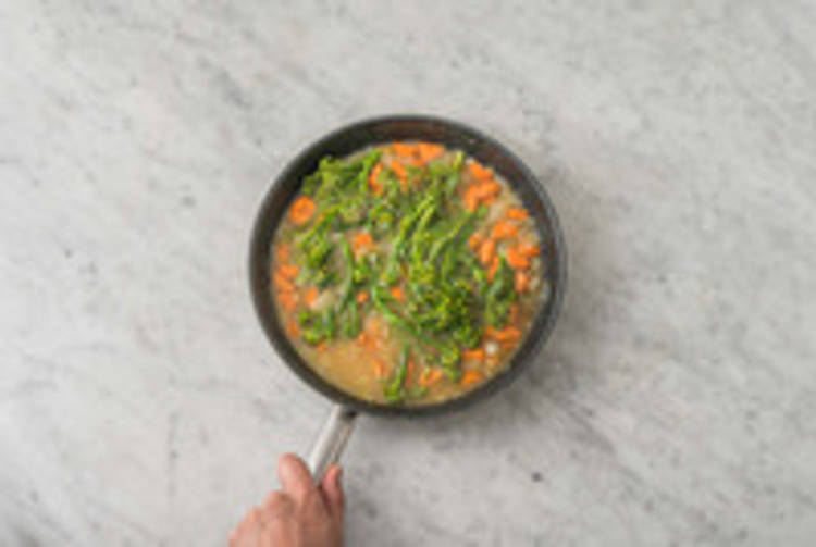 Cuire le riz et les broccolini