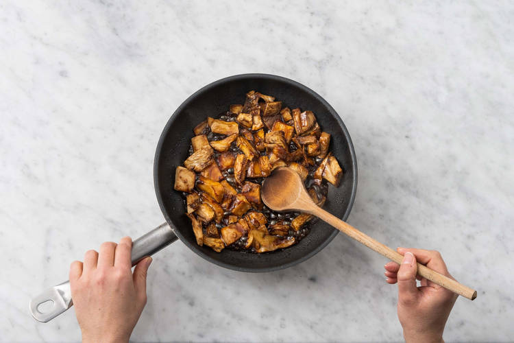 Vegetarische kipstukjes bakken