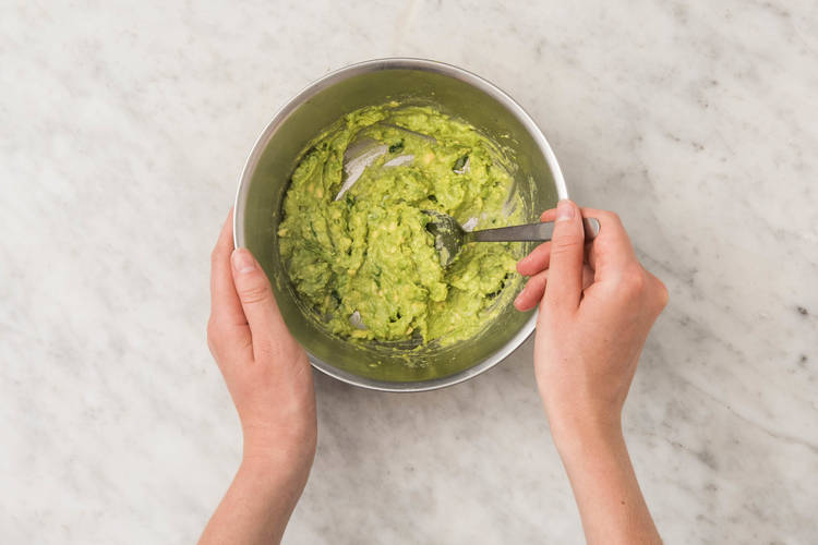 Avocado-Dip zubereiten
