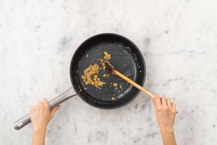 Faire revenir les condiments