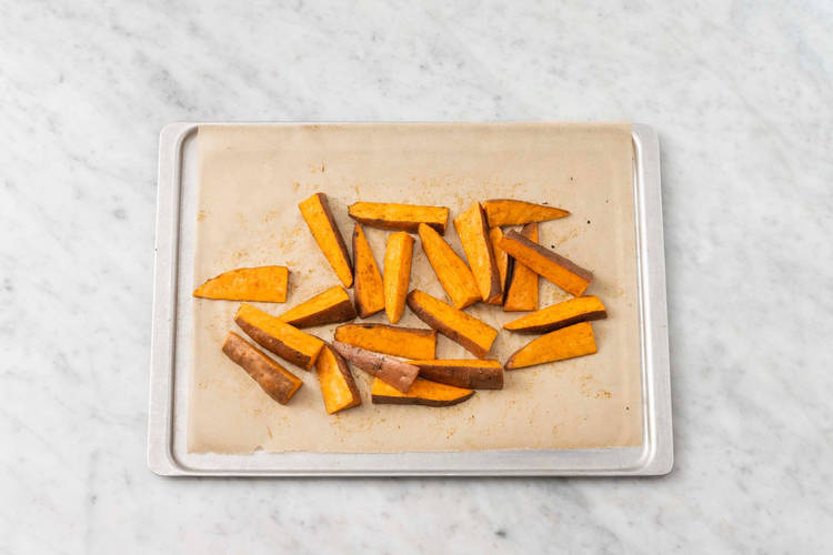 Faire rôtir les quartiers de patates douces