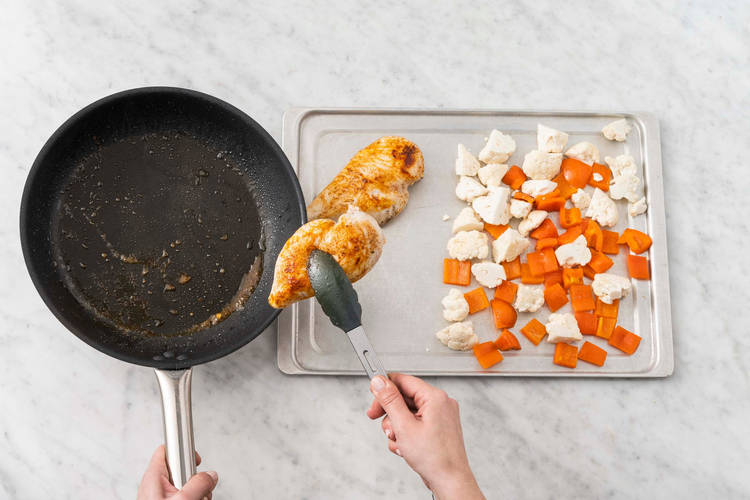 Faire rôtir le poulet et les légumes