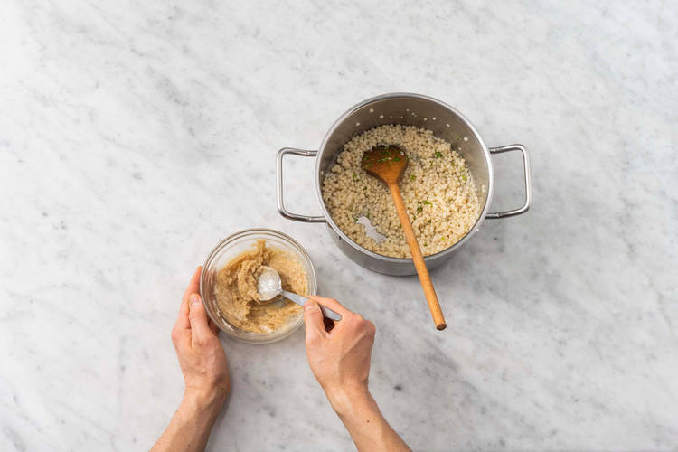 Terminer le couscous et préparer le hummus