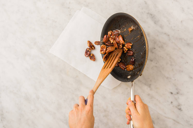 Faire caraméliser les pacanes