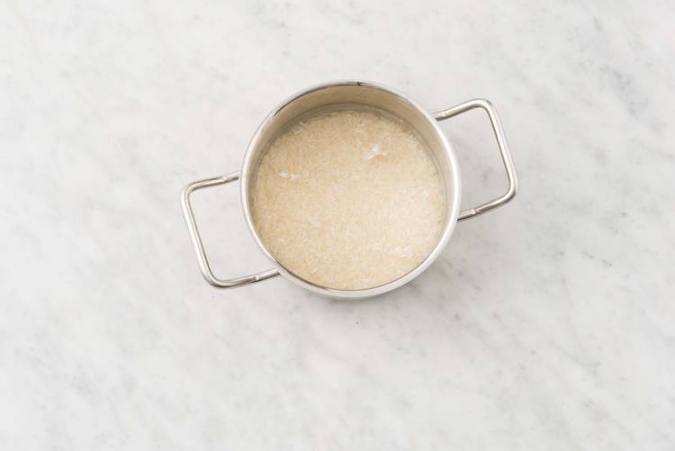 Cuire le riz et les haricots verts