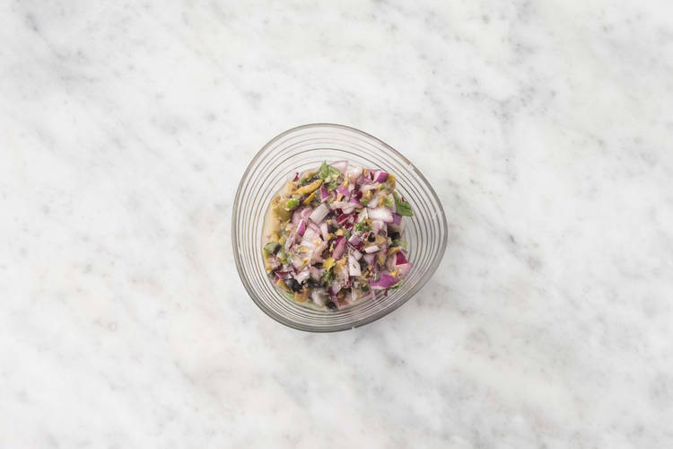 Make muffaletta spread