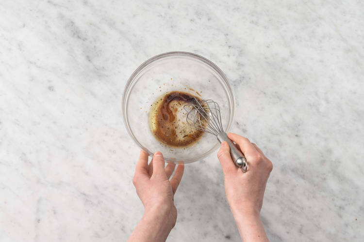 Faire griller les galettes et préparer la vinaigrette